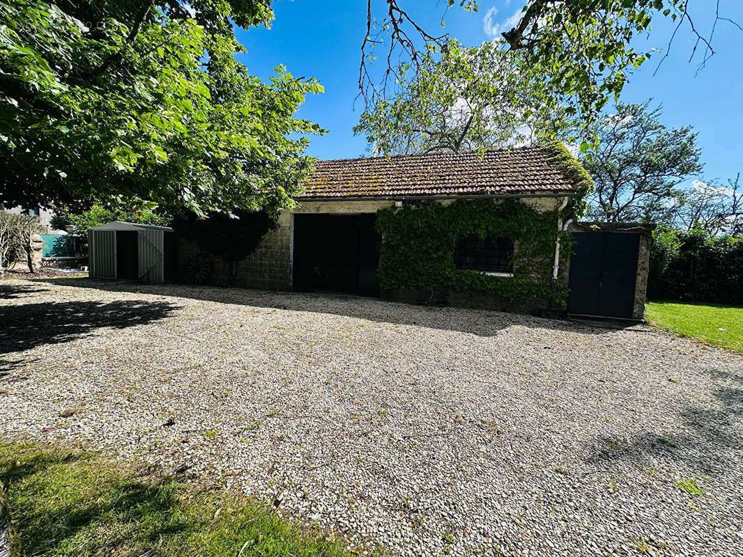 Maison à EGRISELLES-LE-BOCAGE