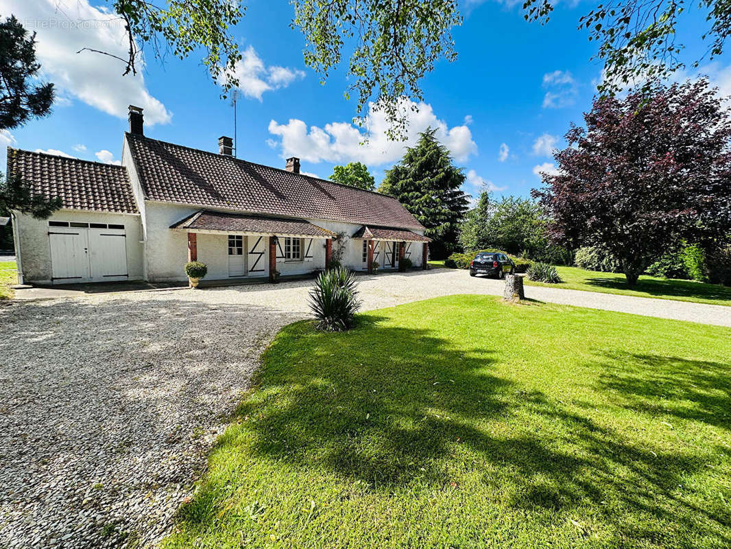 Maison à EGRISELLES-LE-BOCAGE