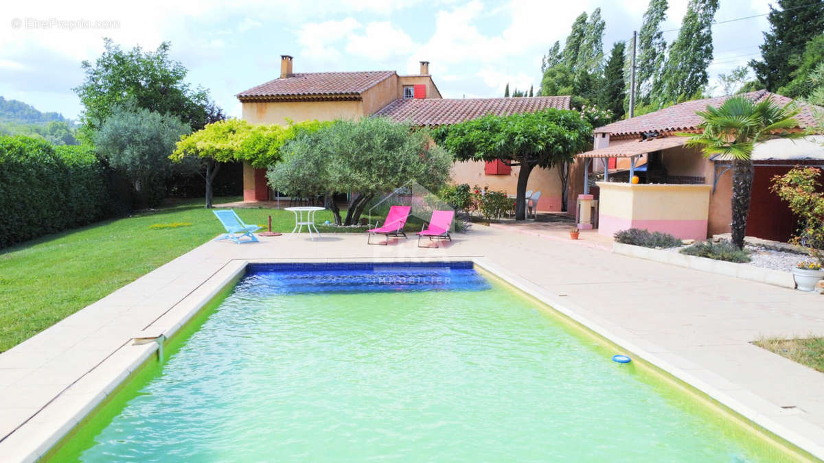 Maison à LA TOUR-D&#039;AIGUES