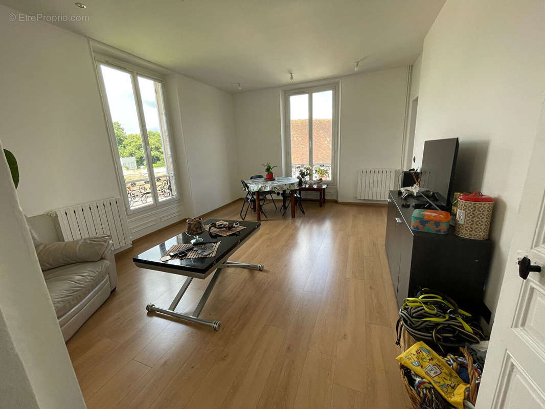 Appartement à AUNEAU