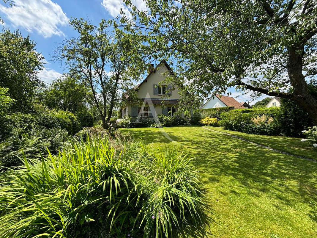 Maison à LA NEUVILLE-CHANT-D&#039;OISEL