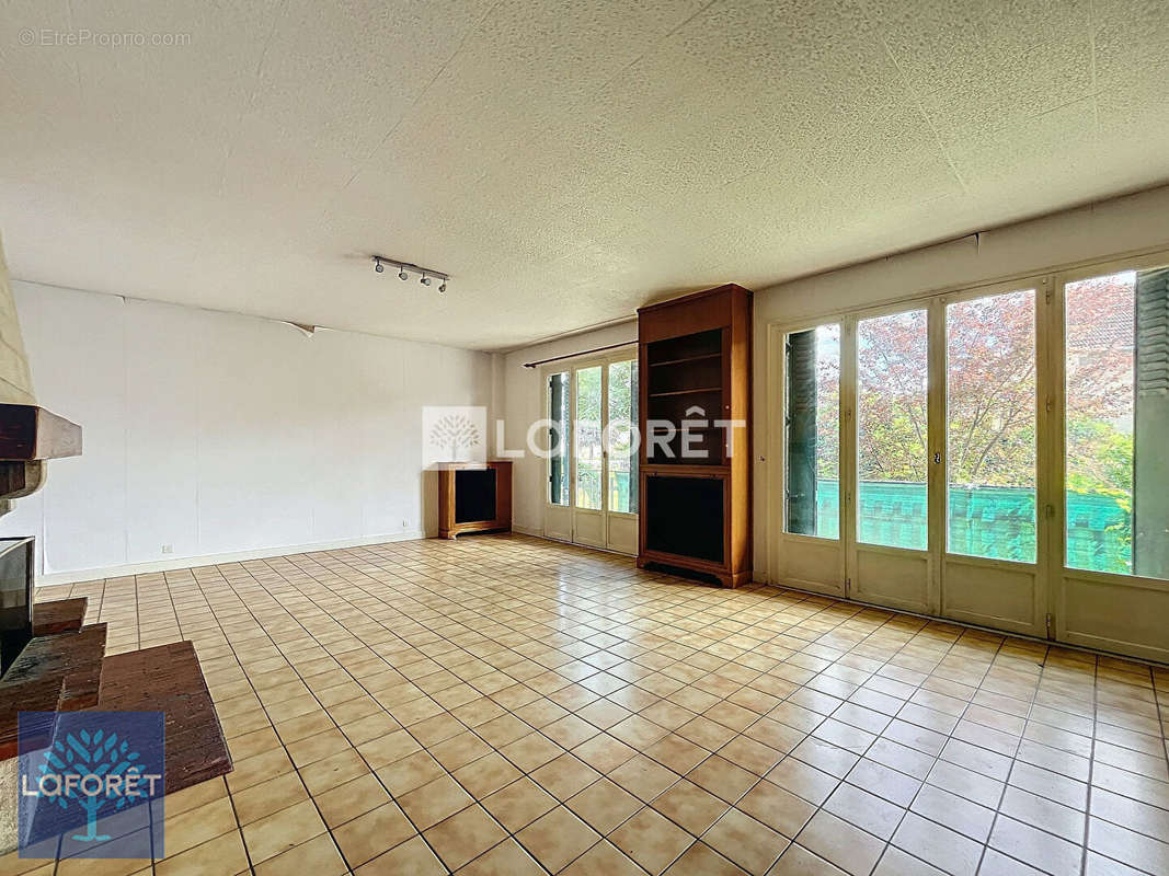 Appartement à VIGNEUX-SUR-SEINE