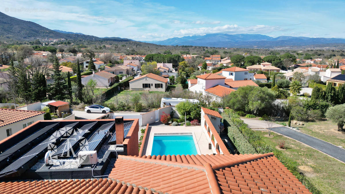 Maison à VILLELONGUE-DELS-MONTS