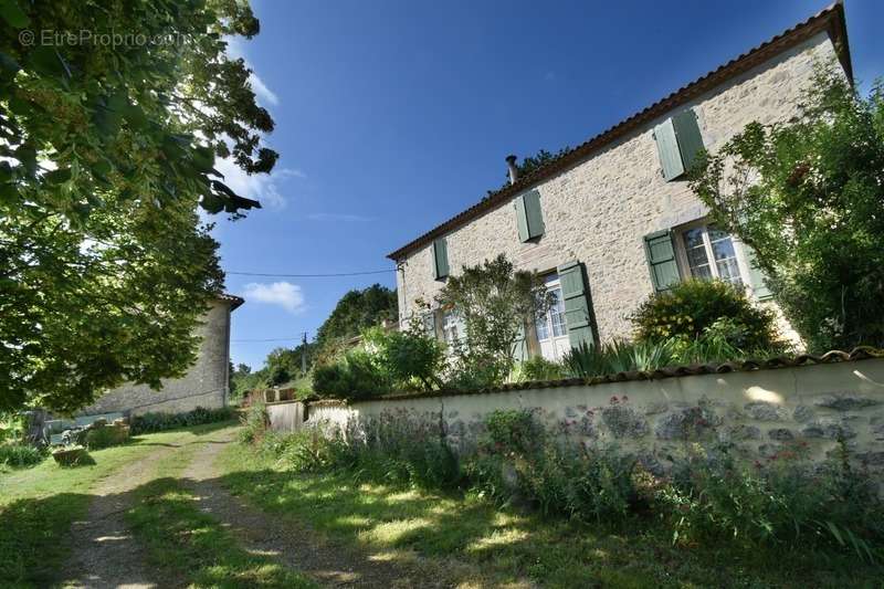 Maison à AIGUILLON