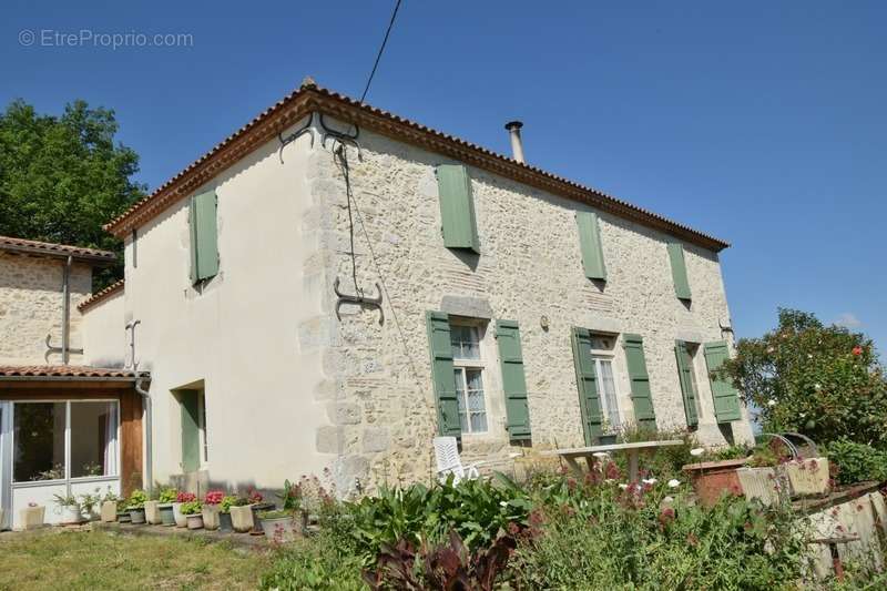 Maison à AIGUILLON