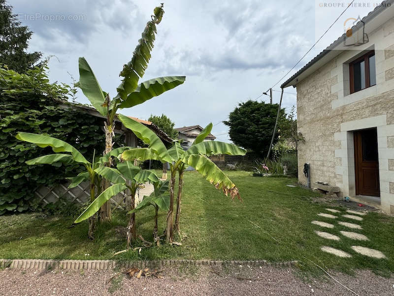 Maison à LA CLOTTE