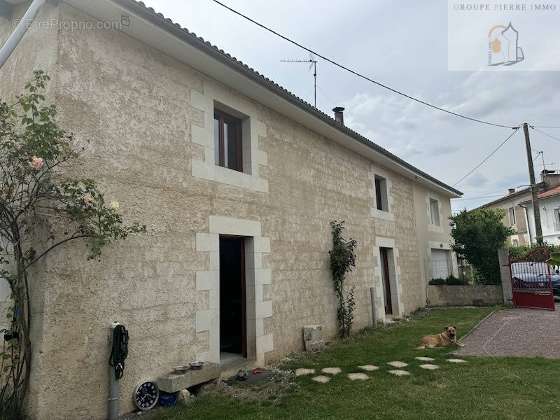 Maison à LA CLOTTE