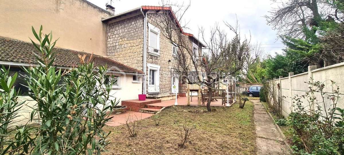 Maison à SAINT-MAUR-DES-FOSSES