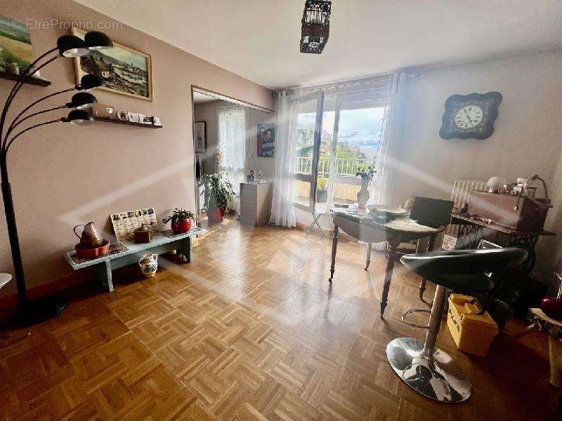 Appartement à COMBS-LA-VILLE