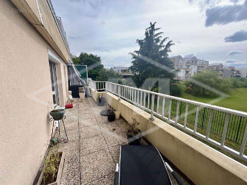 Appartement à COMBS-LA-VILLE