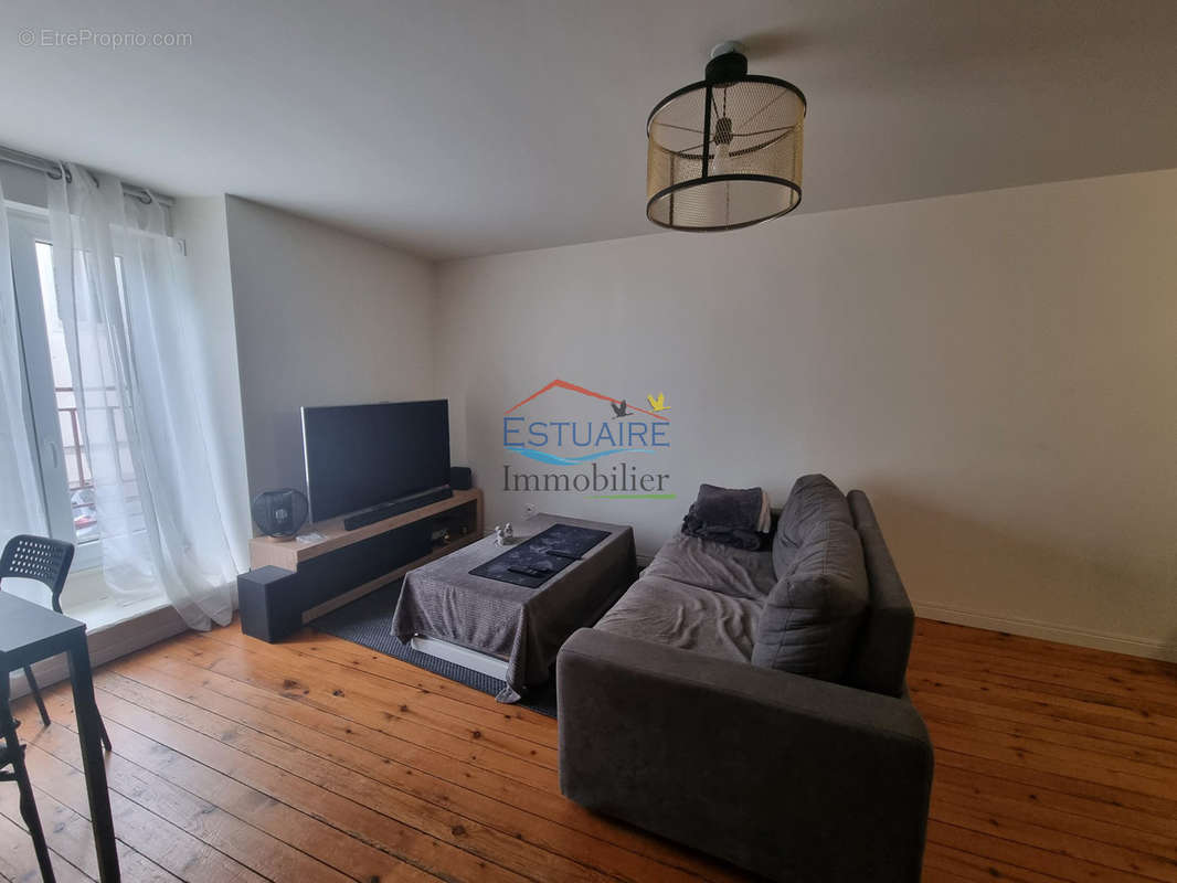 Appartement à SAINT-ETIENNE-DE-MONTLUC