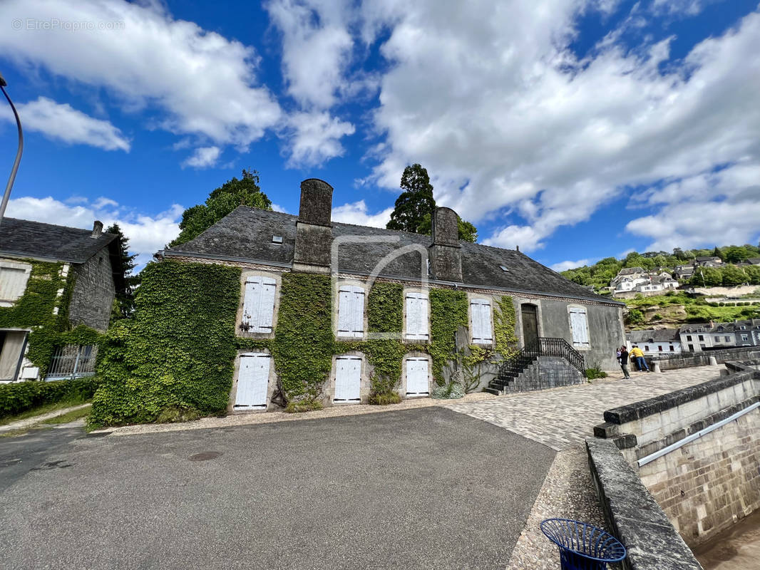 Maison à TERRASSON-LAVILLEDIEU