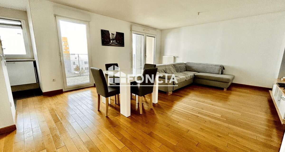 Appartement à FRESNES