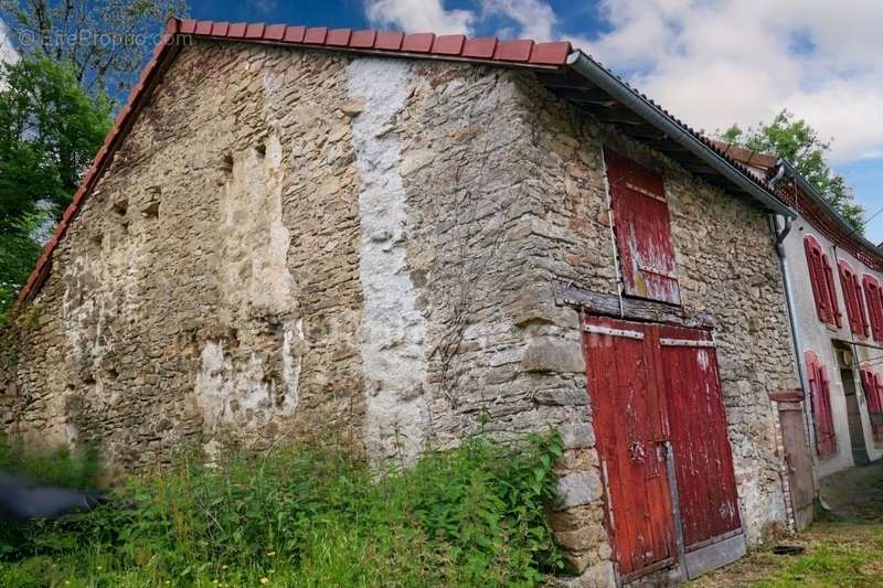 Maison à DOMPIERRE-LES-EGLISES