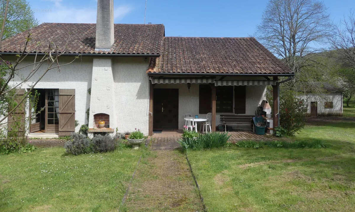 Maison à SAINT-PARDOUX-LA-RIVIERE