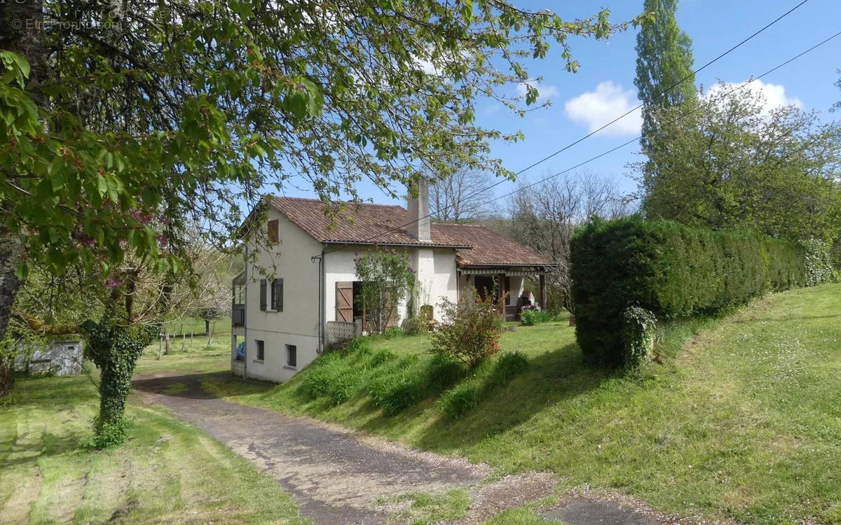 Maison à SAINT-PARDOUX-LA-RIVIERE