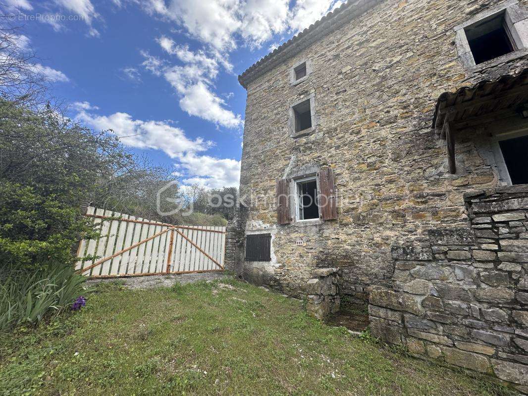 Maison à SAINT-JULIEN-LES-ROSIERS