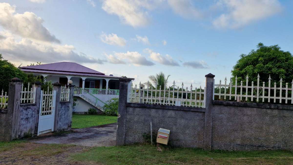 Maison à LAMENTIN