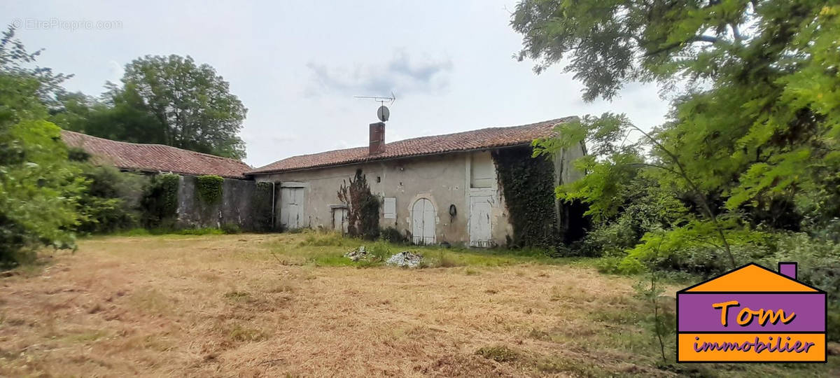 Maison à LA TOUR-BLANCHE