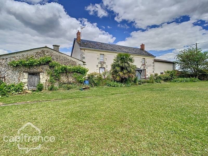 Maison à SAINT-LEGER-DE-MONTBRUN