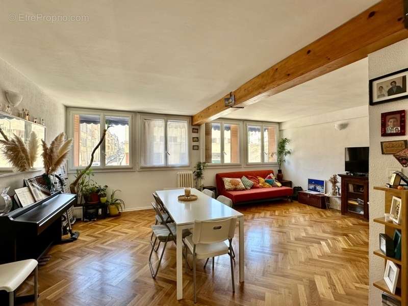 Appartement à MARSEILLE-5E