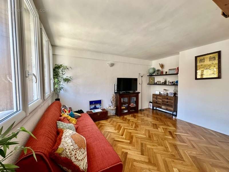 Appartement à MARSEILLE-5E