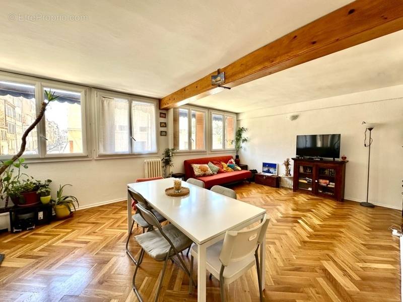 Appartement à MARSEILLE-5E