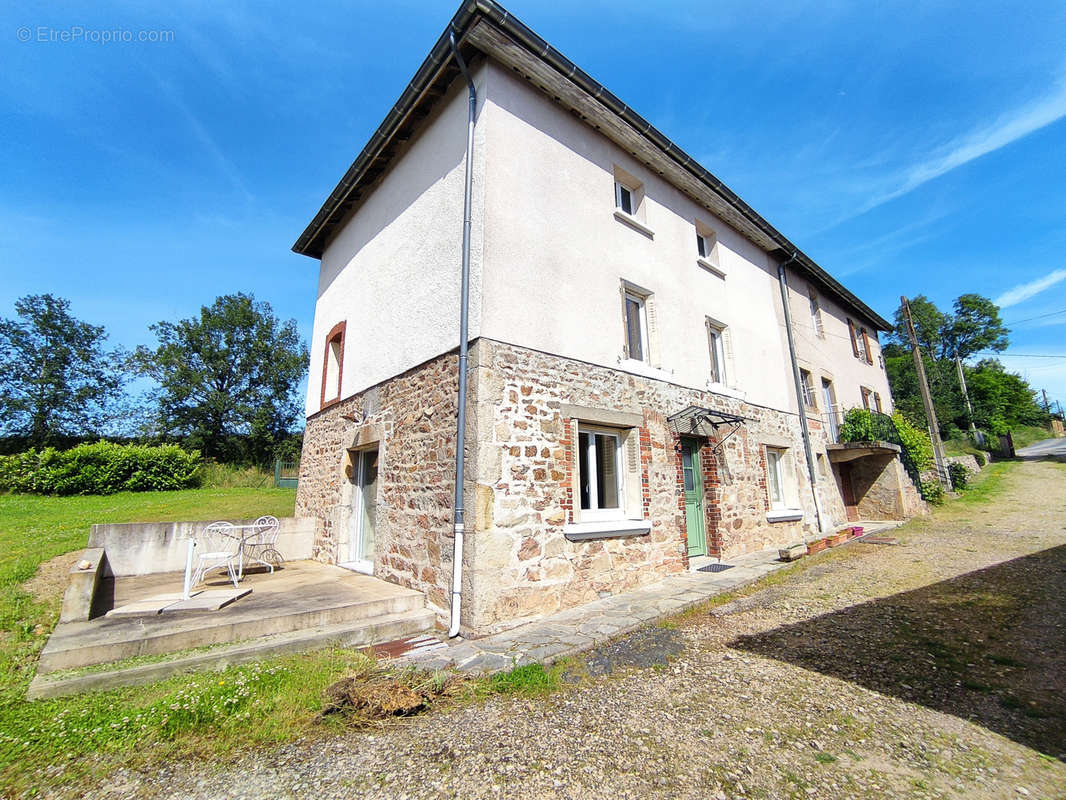 Maison à SERMENTIZON