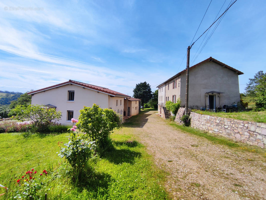 Maison à SERMENTIZON