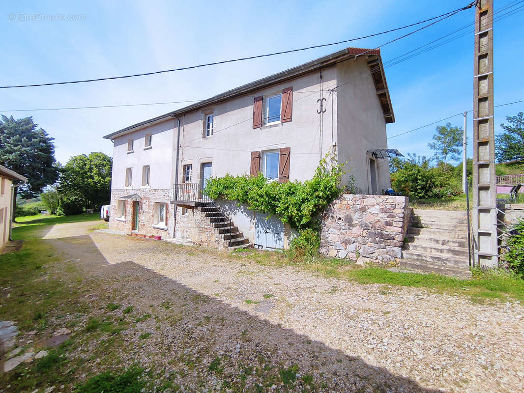 Maison à SERMENTIZON