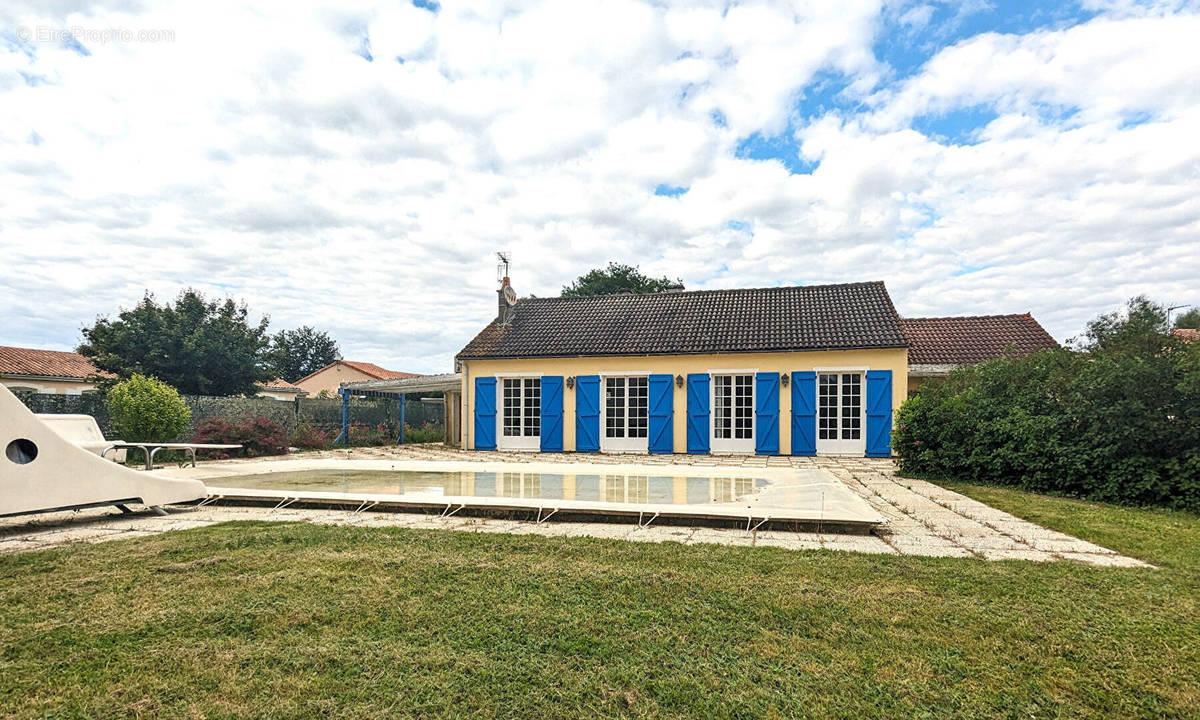 Maison à FONTAINE-LE-COMTE