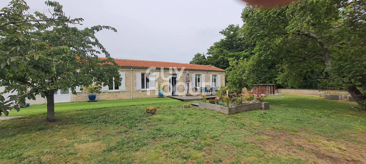 Maison à SAINT-CHRISTOLY-MEDOC