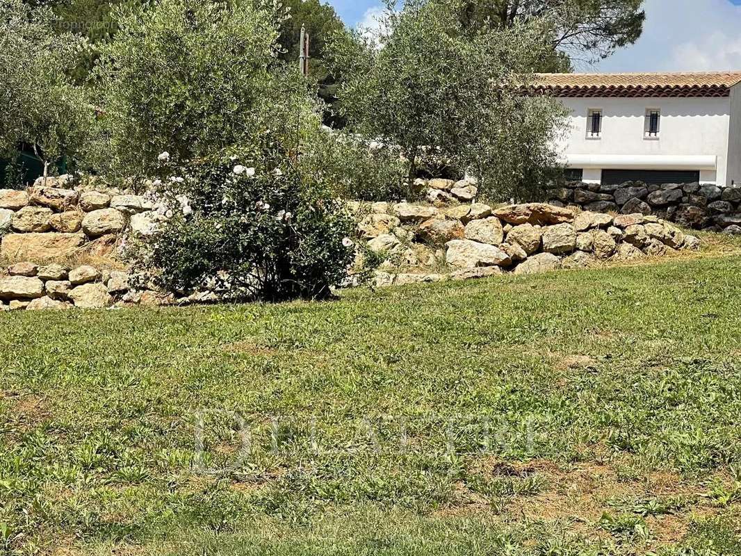 Maison à CHATEAUNEUF-GRASSE