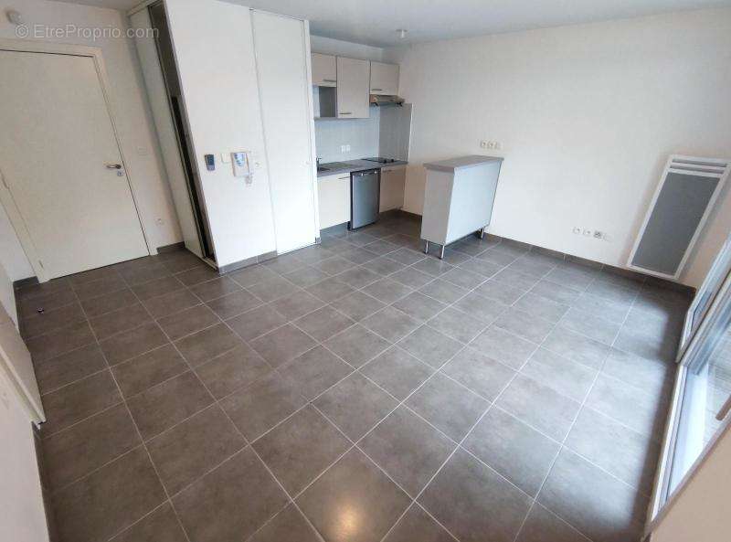   - Appartement à CASTANET-TOLOSAN