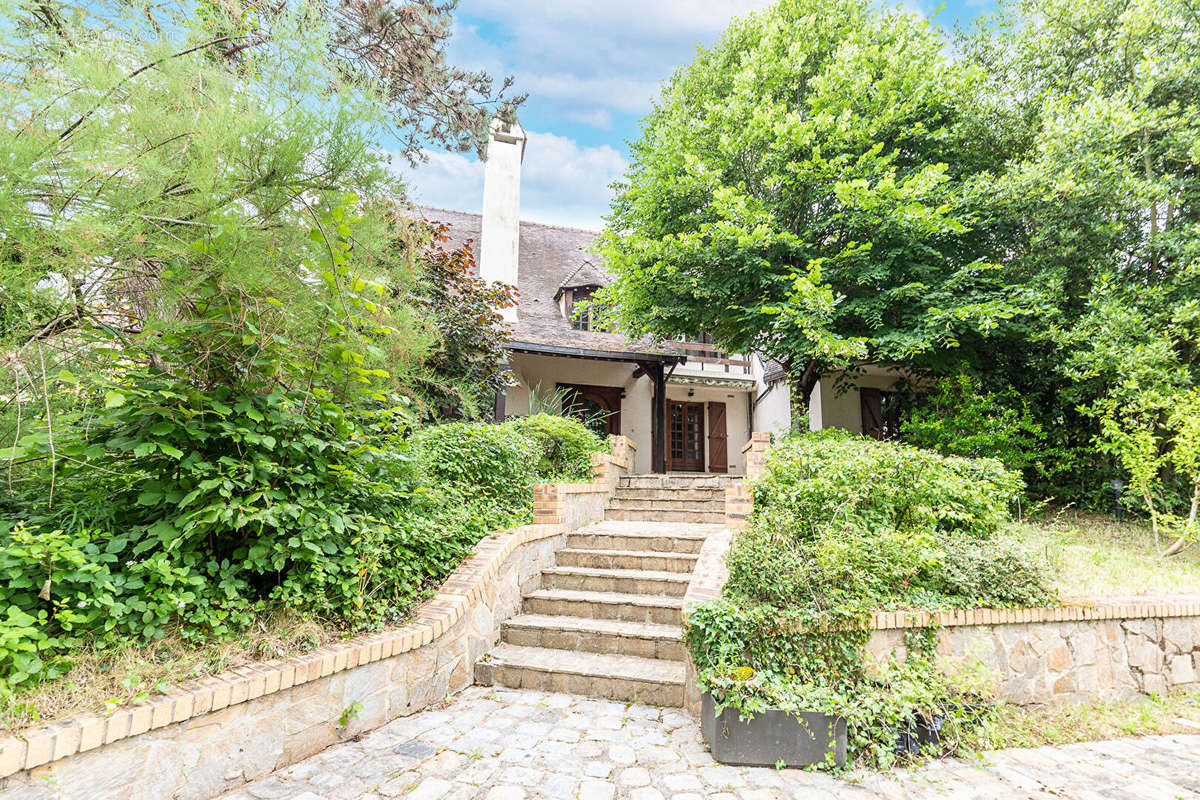 Maison à VERRIERES-LE-BUISSON