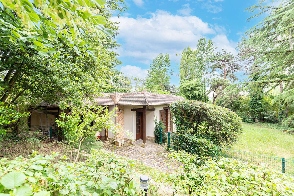 Maison à VERRIERES-LE-BUISSON