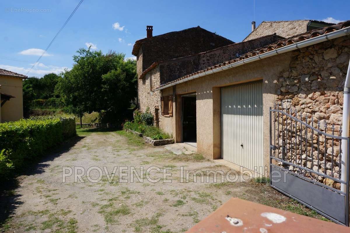 Maison à SALERNES