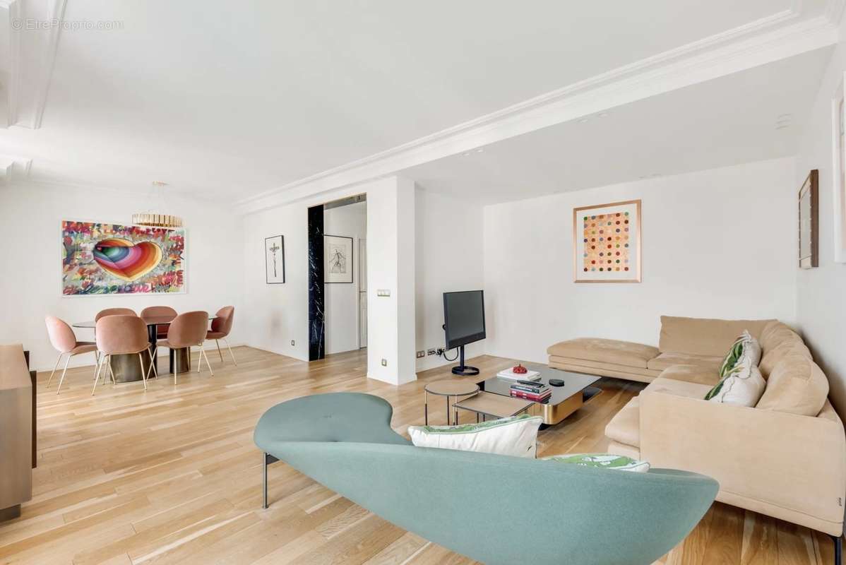 Appartement à NEUILLY-SUR-SEINE