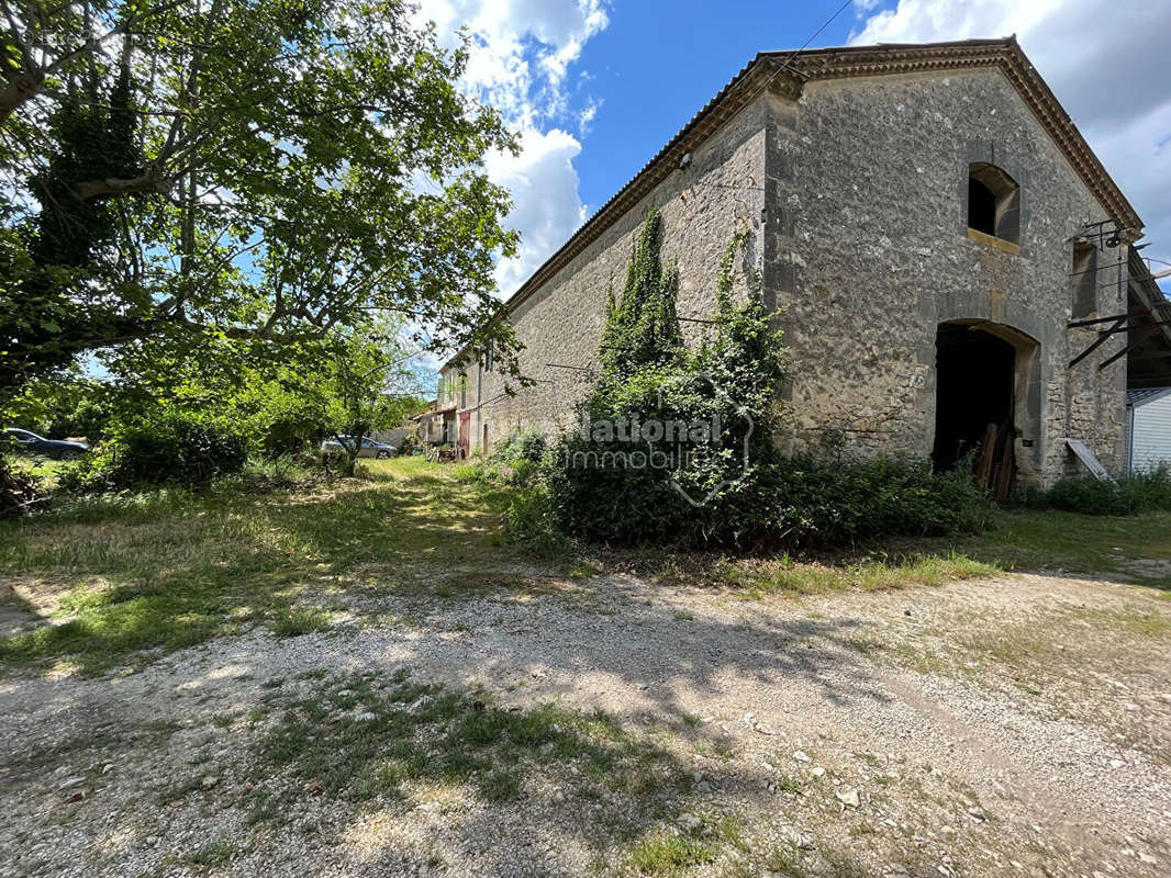 Maison à FONTVIEILLE