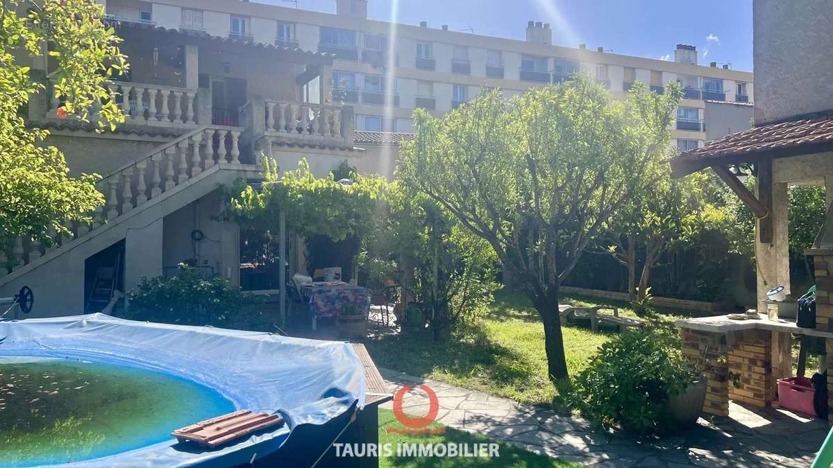 Appartement à MARSEILLE-9E