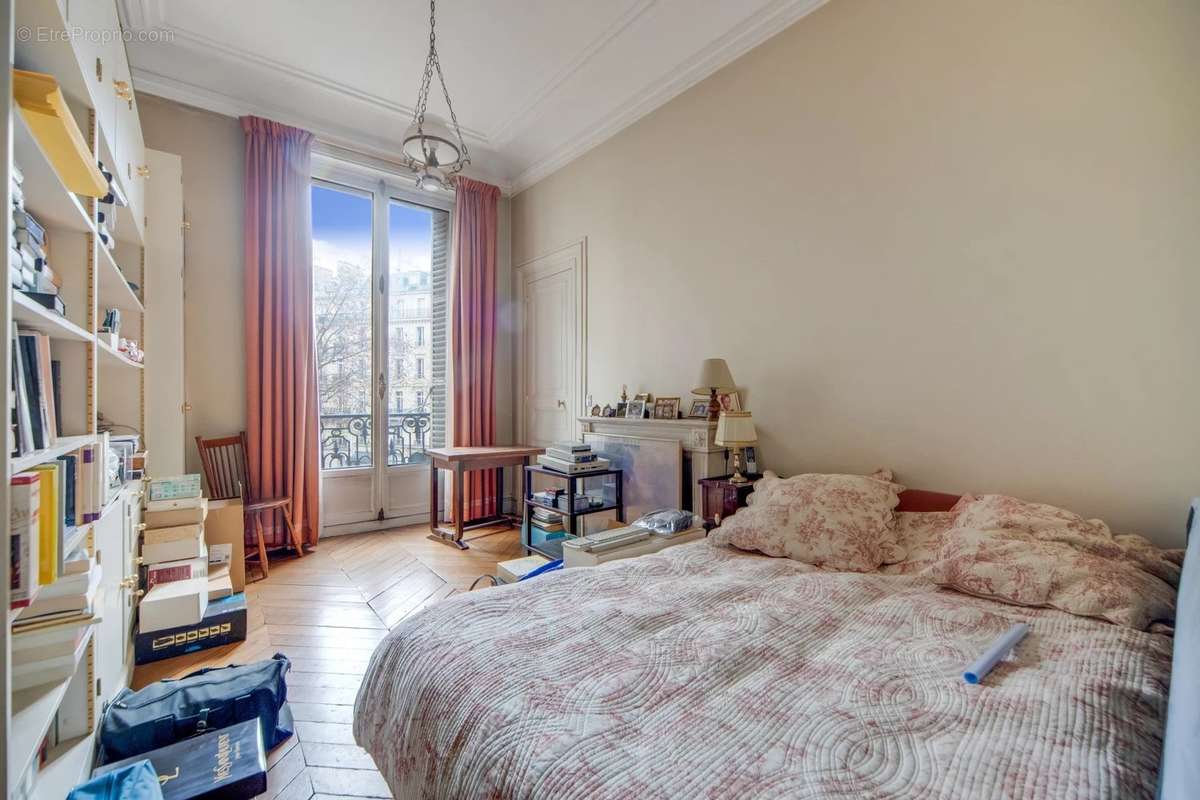 Appartement à PARIS-8E