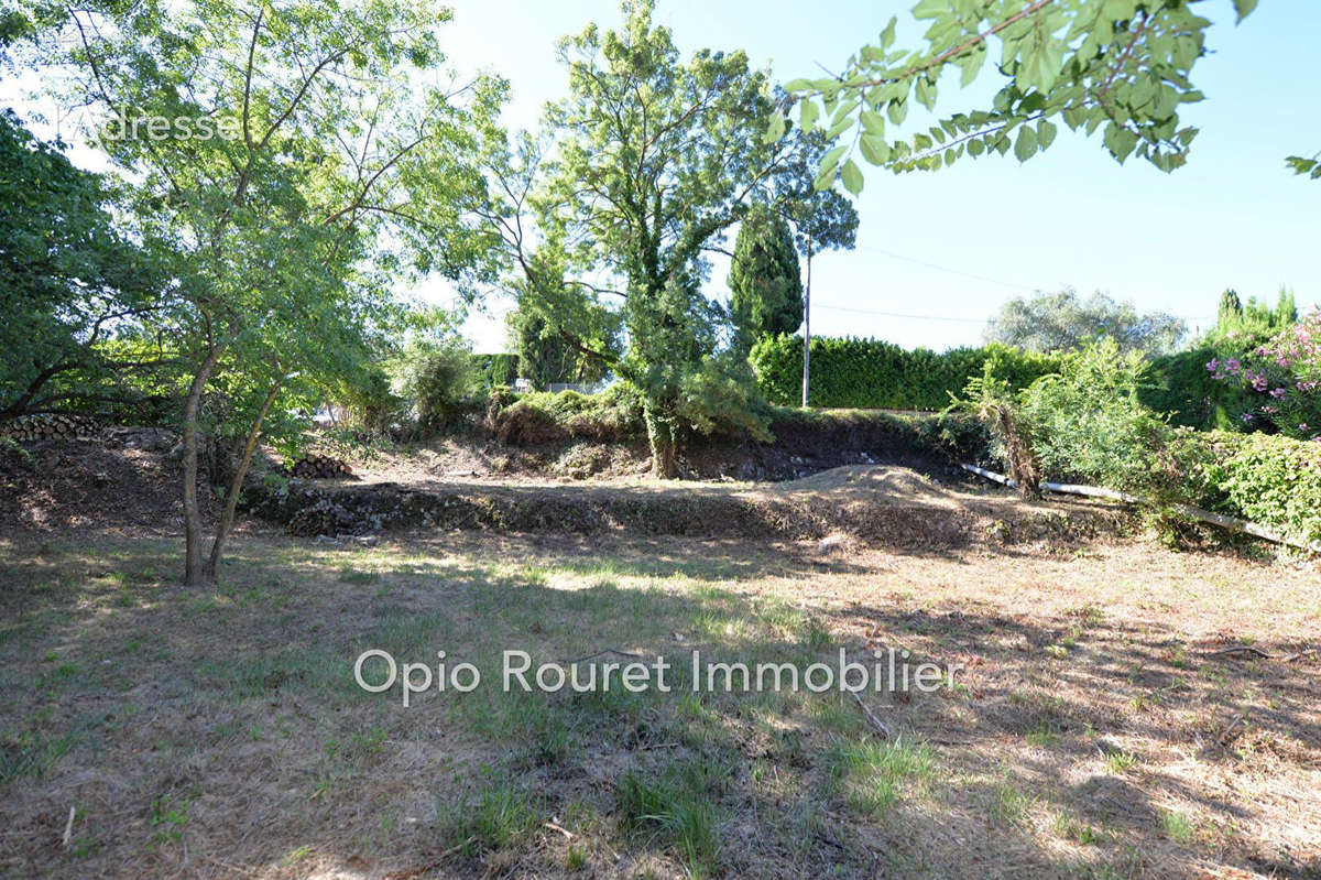 Terrain à LE ROURET