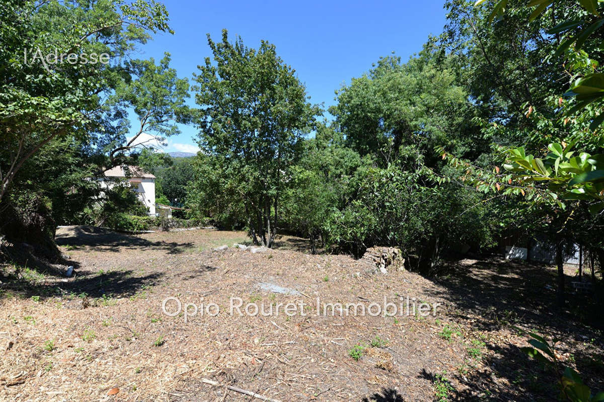 Terrain à LE ROURET