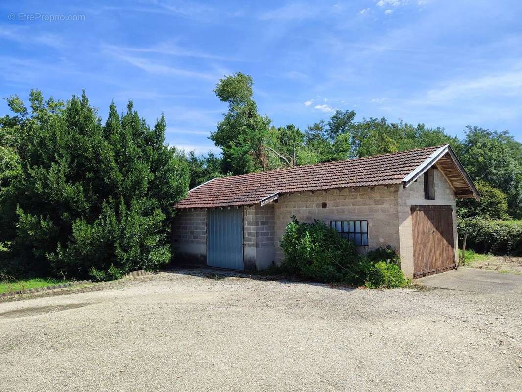 Maison à SAINT-JULIEN-SUR-REYSSOUZE