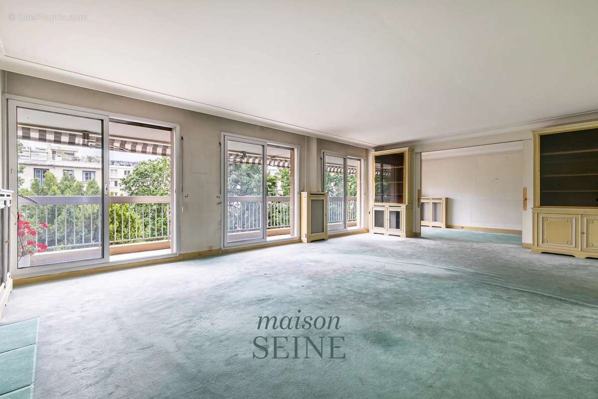 Appartement à NEUILLY-SUR-SEINE