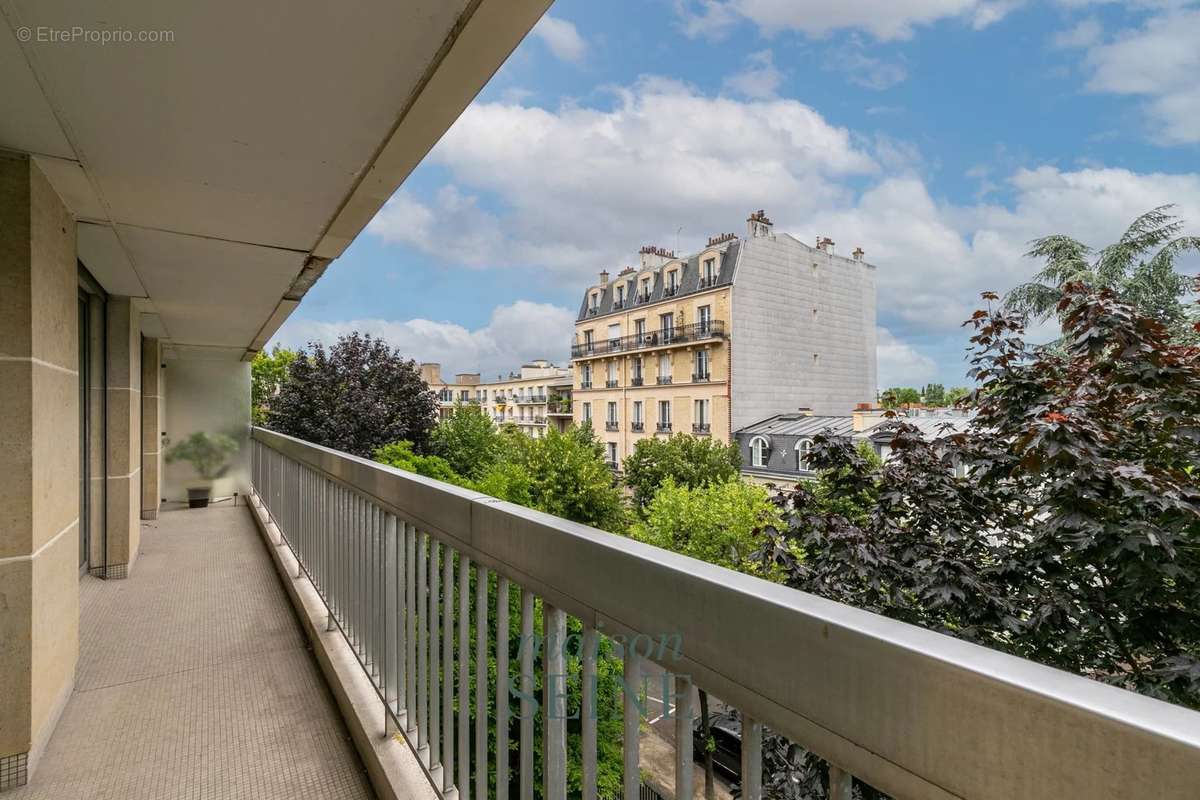 Appartement à NEUILLY-SUR-SEINE