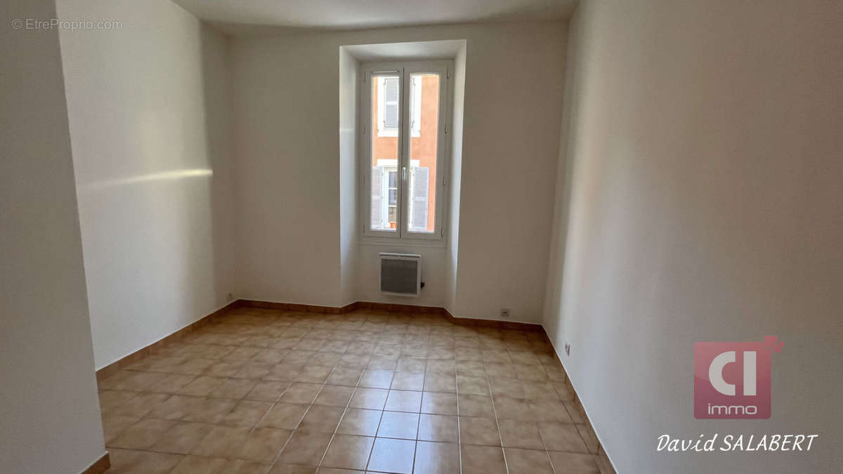 Appartement à MEOUNES-LES-MONTRIEUX