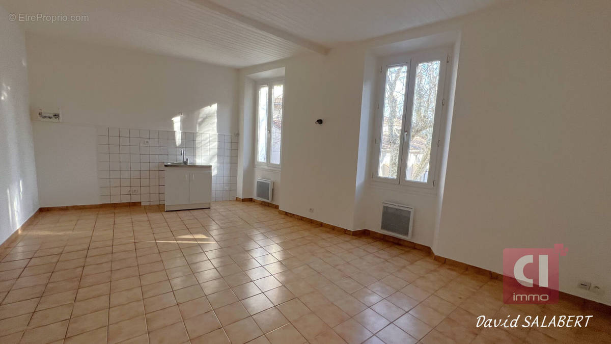 Appartement à MEOUNES-LES-MONTRIEUX