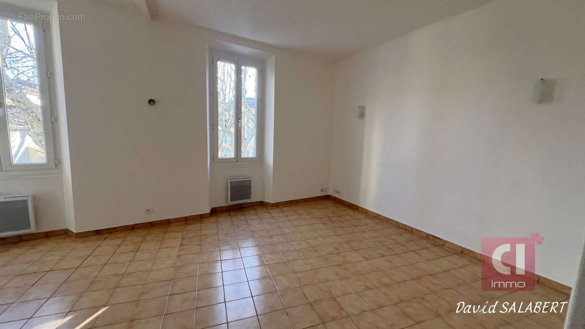 Appartement à MEOUNES-LES-MONTRIEUX