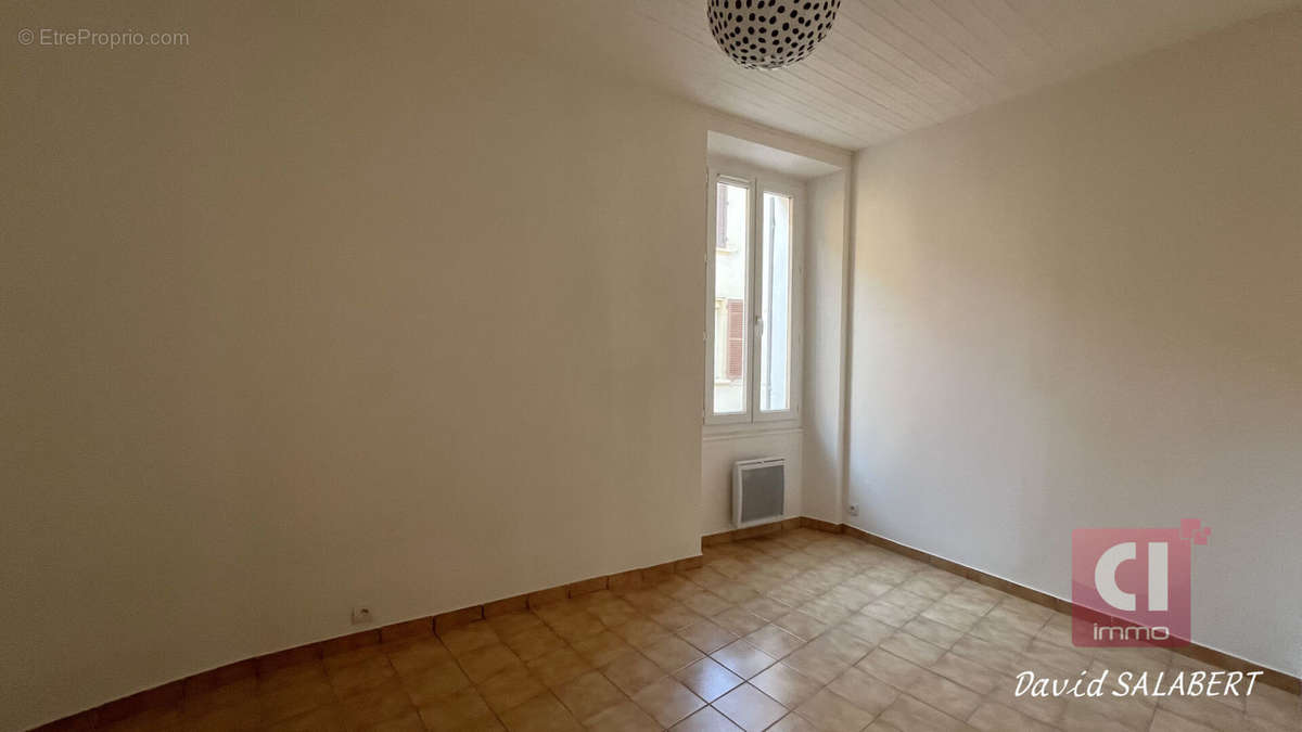 Appartement à MEOUNES-LES-MONTRIEUX